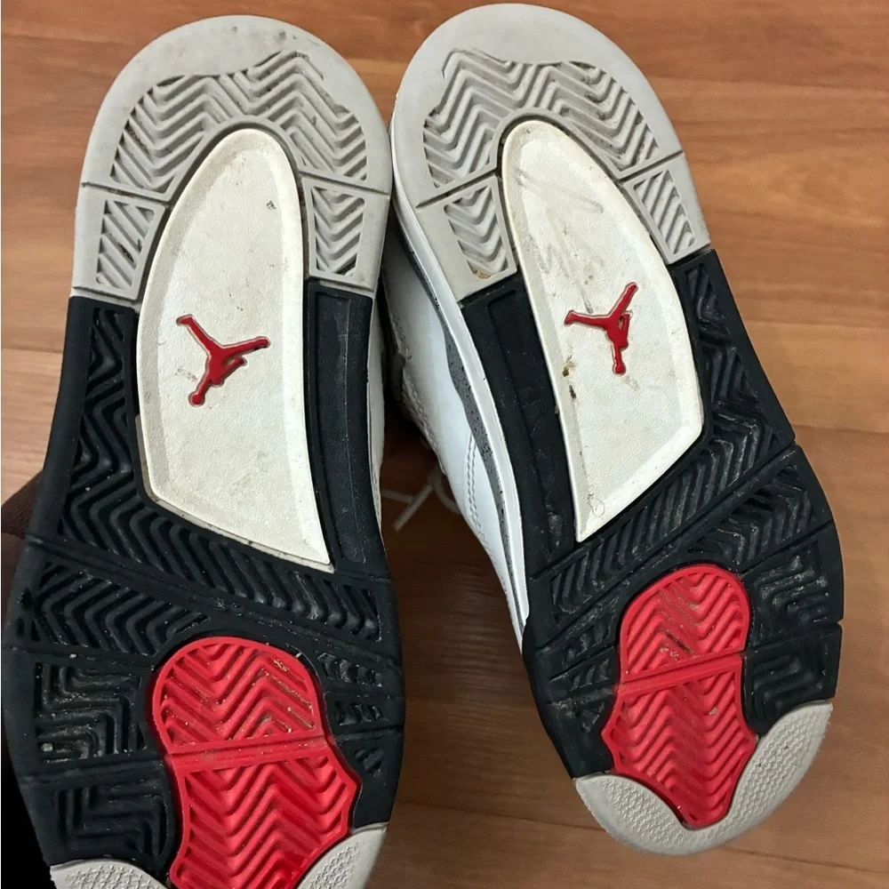 Nike Air Jordan 4 sneaker Size 2Y